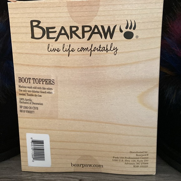 BEARPAW 2 Pair Boot Topper, Black, Ivory, One Size Fits Most - Picture 4 of 8